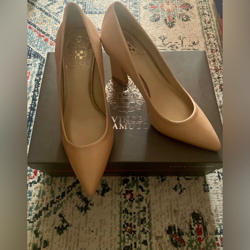 Vince Camuto Thanley Pointed Toe Pump (5.5M; Sandstone)